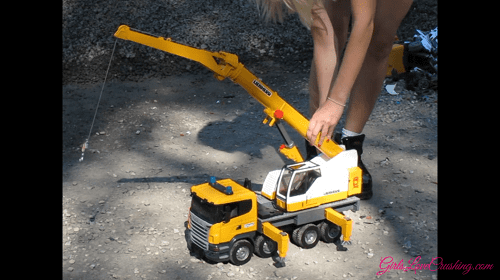 Alesia 7 - Crushing Telescopic Crane 1